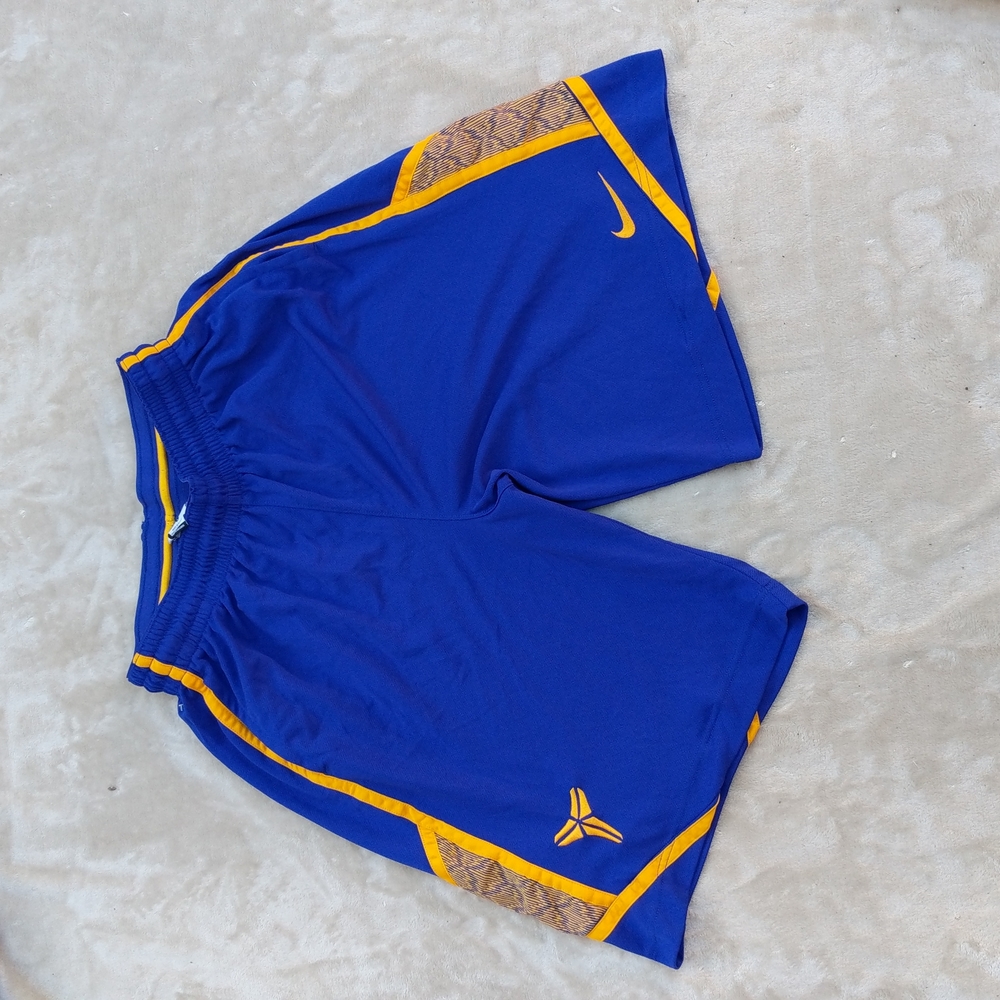 Nike Kobe Bryant shorts size large, mamba